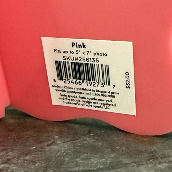 NWT Kate Spade Wavy Pink Acrylic Magnetic Picture Frame, Fits up to 5” x 7” - Picture 4 of 7